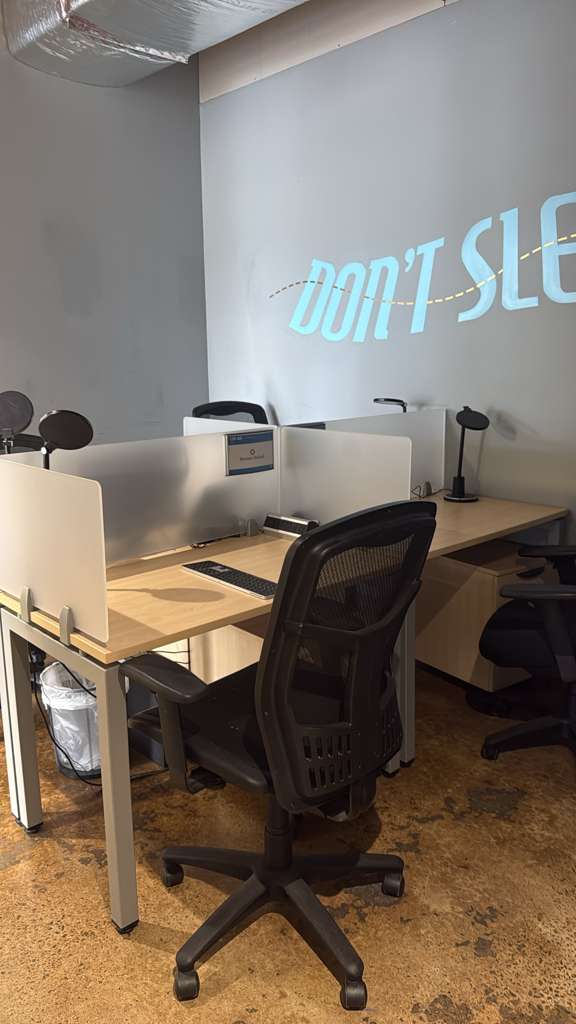 Private Desk at the Globehub